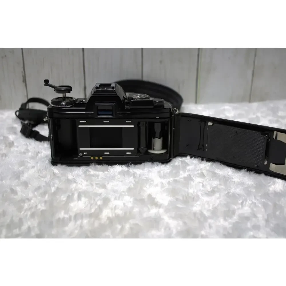 Minolta X-700 35mm SLR Film Camera with MD Rokkor-X 50mm f/1.4 Lens – Tested